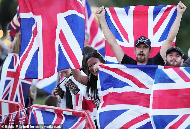 In Chichester, crowds have gathered outside of the Park Hotel in response to the recent ruling, with anti-migrant demonstrators waving their flags and demanding repatriation