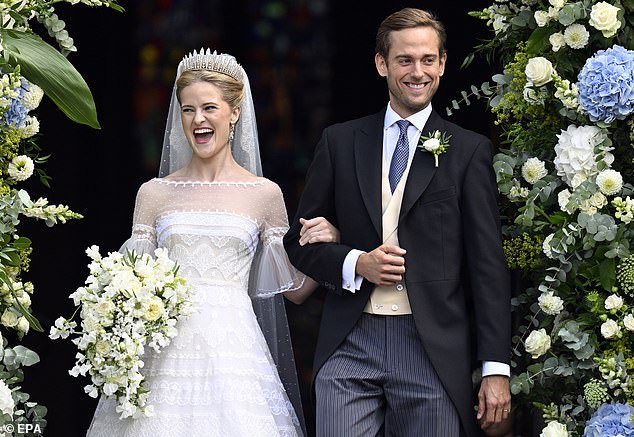 The bride looked spirited as she exited the Cathedral, accompanied by her brand new husband Leopoldo