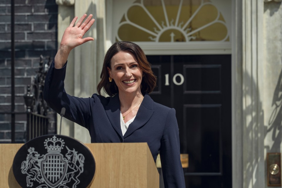 Suranne Jones in a scene from the Netflix series "Hostage."