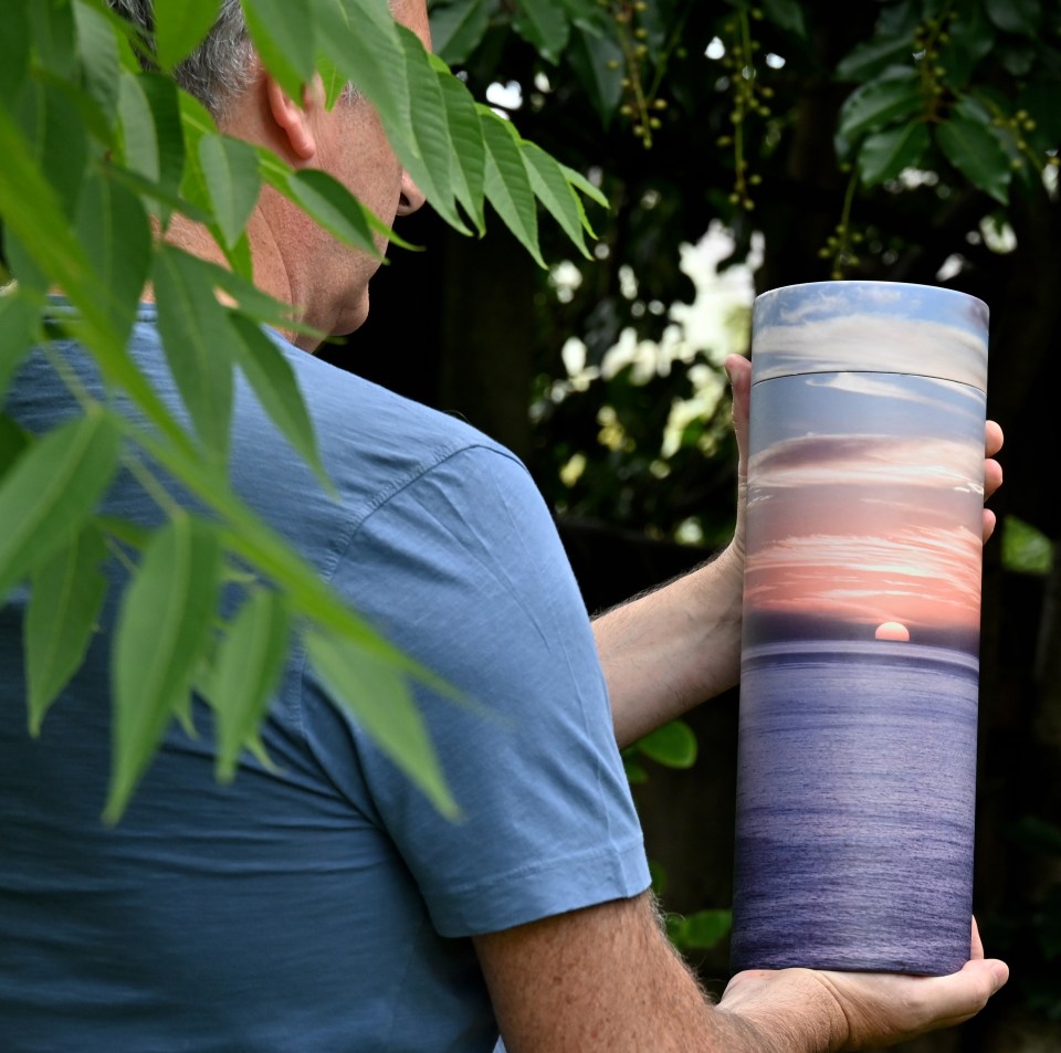 Person holding Dennis Nilsen's ashes.
