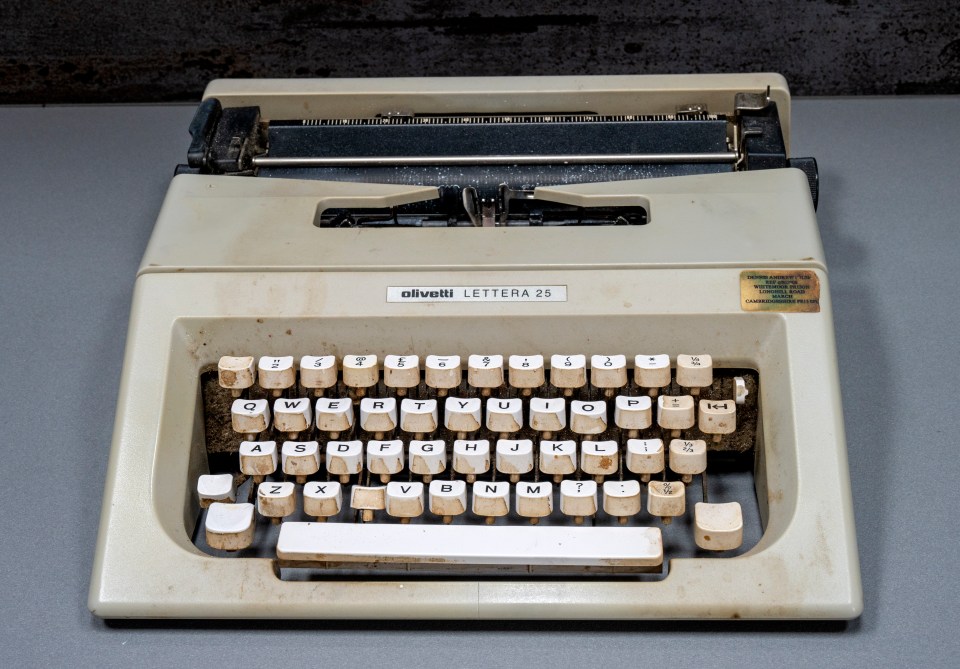 Dirty Olivetti Lettera 25 typewriter belonging to Dennis Nilsen.