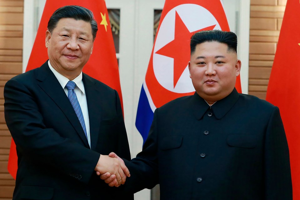 Xi Jinping and Kim Jong Un shaking hands.