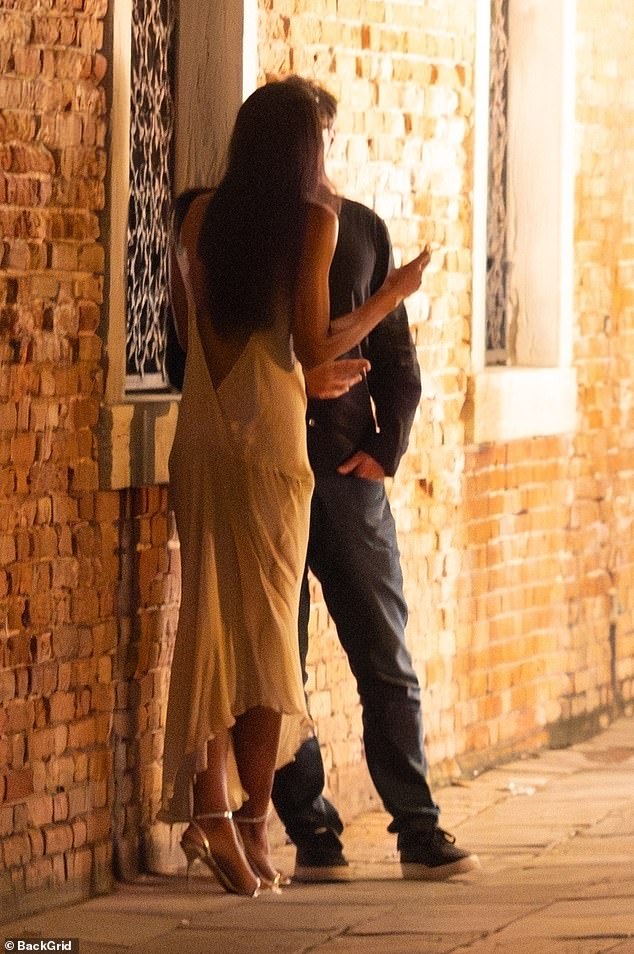 Laura and Helly appeared to share a kiss outside before heading back into the venue together