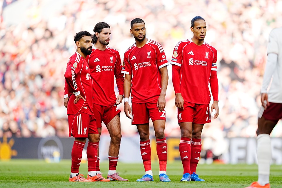 Liverpool players Salah, Gakpo, and van Dijk on the pitch.