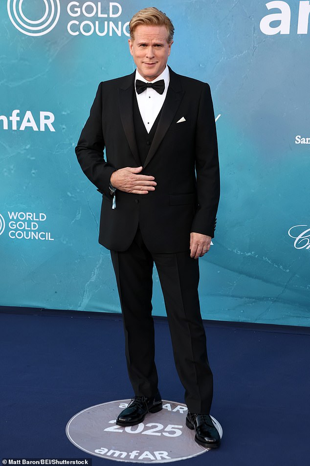 British actor Cary Elwes oozed cool as he posed for the cameras ahead of the event