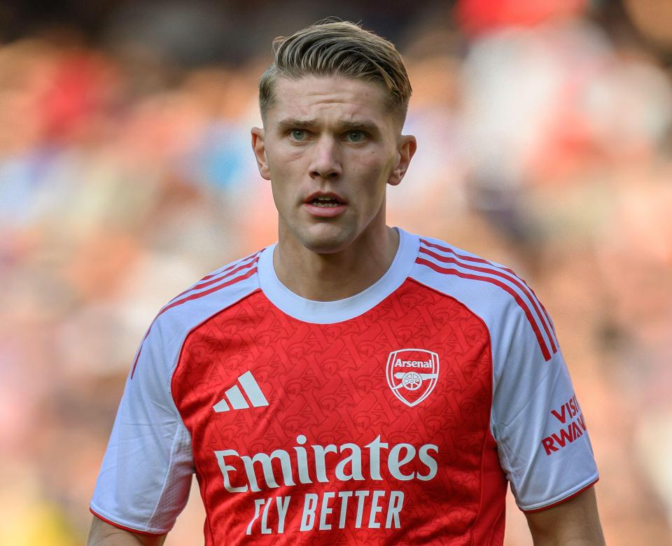 Viktor Gyokeres in Arsenal jersey.