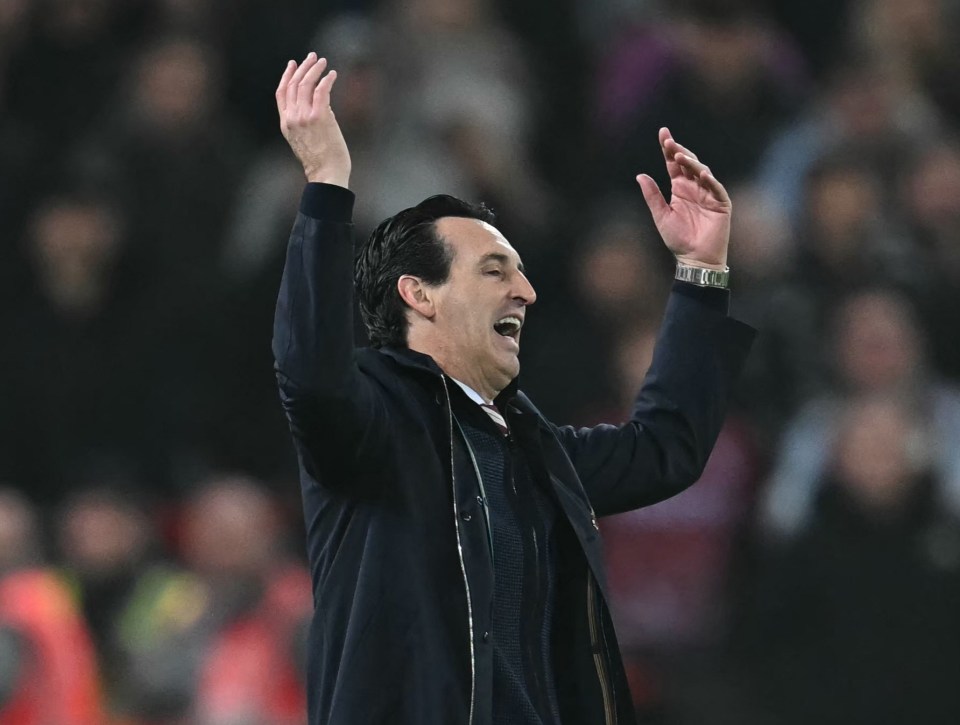 Unai Emery celebrating on the sidelines.