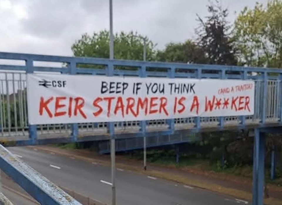 Banner on a bridge reading "Beep if you think Keir Starmer is a w***ker".