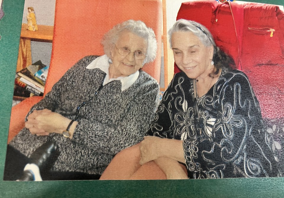 Margaret Eluned Roberts, 99, with her daughter Linda Pritchard.