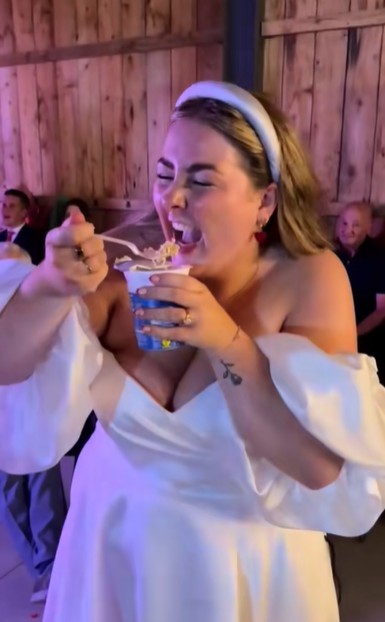 Couples £1 evening food idea at wedding goes down a treat as people say theyre stealing the genius idea, , TAKEN WITH NO PERMISSION:, https://www.tiktok.com/@giraffe_shed/video/7542511516172438806?_r=1&_t=ZN-8zC2SUJPxhO