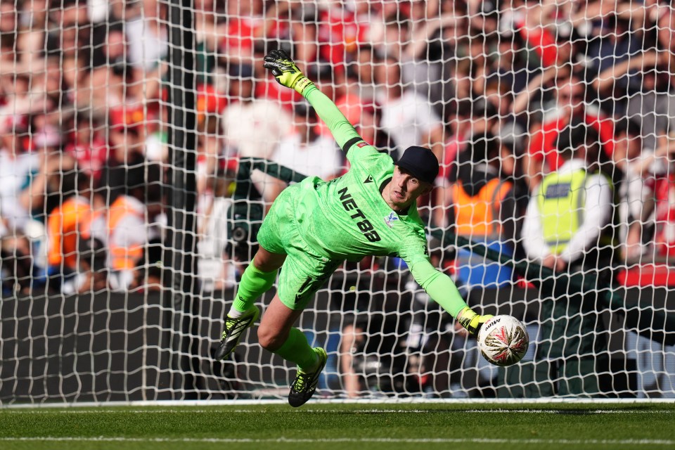 Dean Henderson, Crystal Palace goalkeeper, saving a penalty kick.