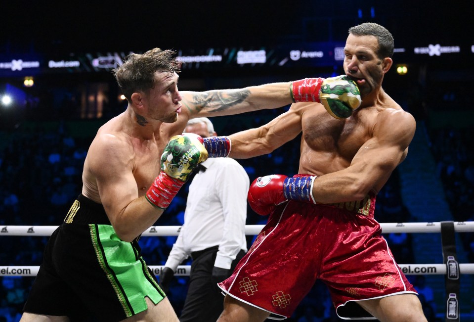 Darren Till punching Luke Rockhold in a boxing match.