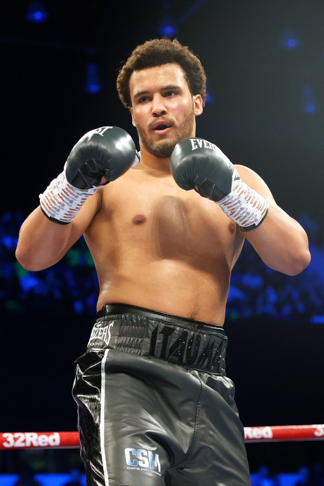 Moses Itauma boxing.