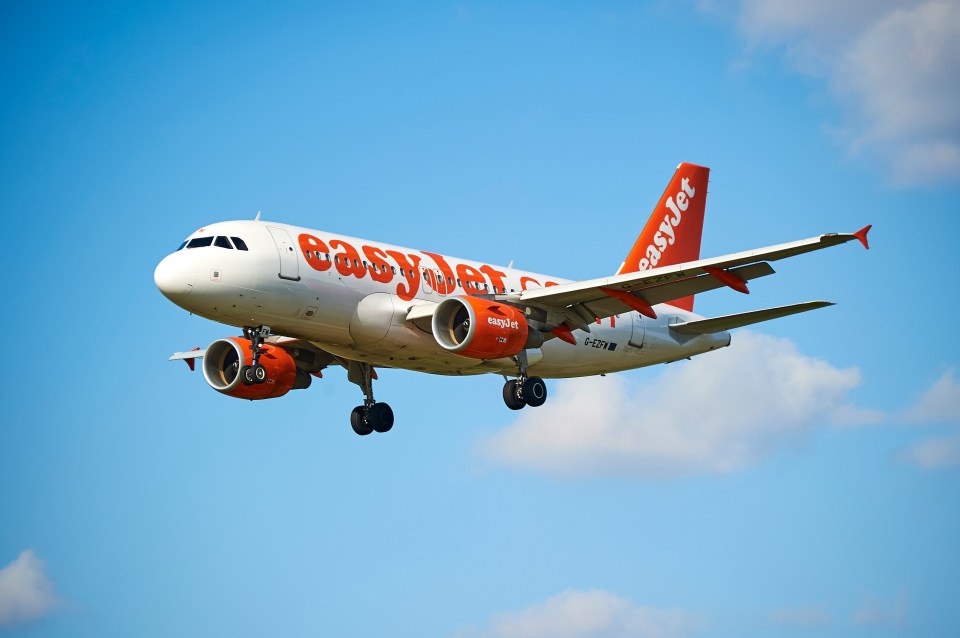 EasyJet Airbus A319 landing in Prague.