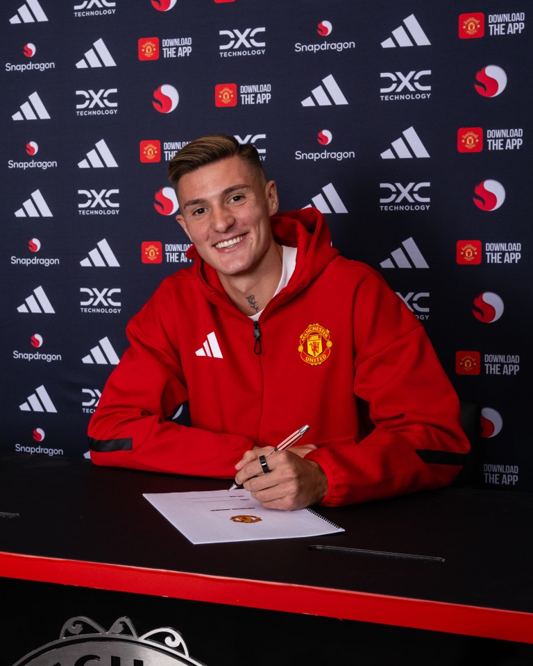 Benjamin Sesko signing for Manchester United.