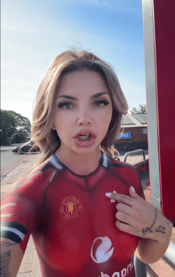 Woman with Manchester United body paint.