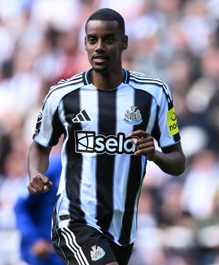 Alexander Isak playing for Newcastle United.