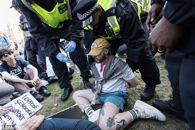 By 6pm police had arrested 365 people for supporting a proscribed organisation and seven others, including five for assaulting police officers