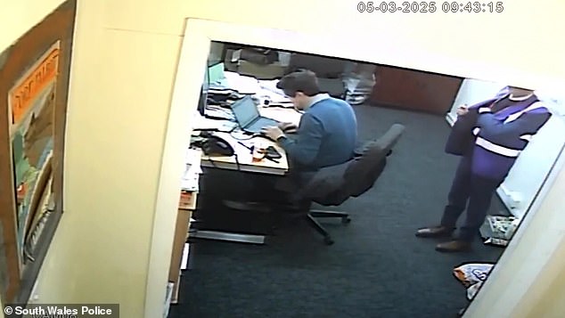 Dramatic video shows Anthony John Felton (right) approaching Richard Pyke (left) before the attack