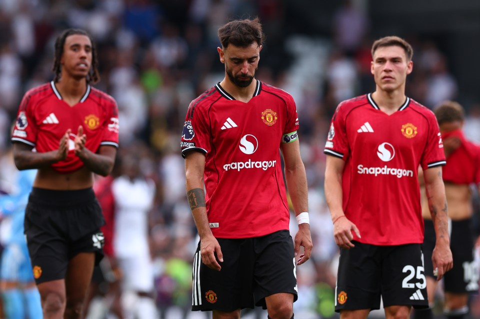 Dejected Manchester United players after a 1-1 draw.