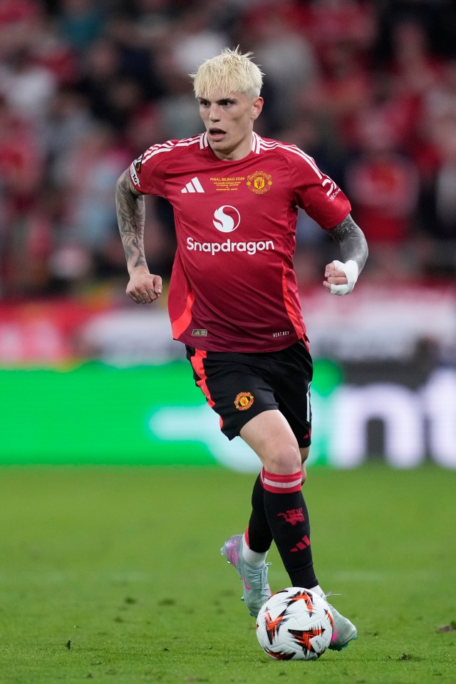 Alejandro Garnacho of Manchester United playing soccer.