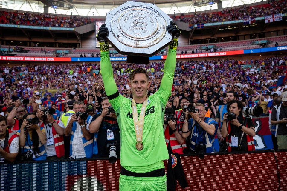 Dean Henderson of Crystal Palace holding the FA Community Shield trophy.