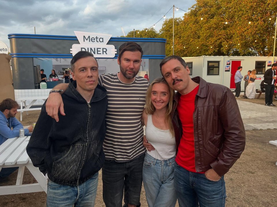 Group photo of Sonny Marr with The Cribs.