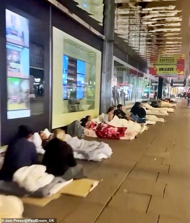 Around 40 people were seen sleeping on Oxford Street just weeks after a site of homeless people was broken up in Hyde Park