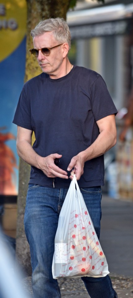 Exclusive Spotted for the first time since announcing his divorce from Cat Deeley, TV presenter Patrick Kielty, who was no longer wearing his wedding ring, was seen out food shopping at his local grocery shop, picking up his groceries - including a bottle of red wine..Pic TillenDove 080825