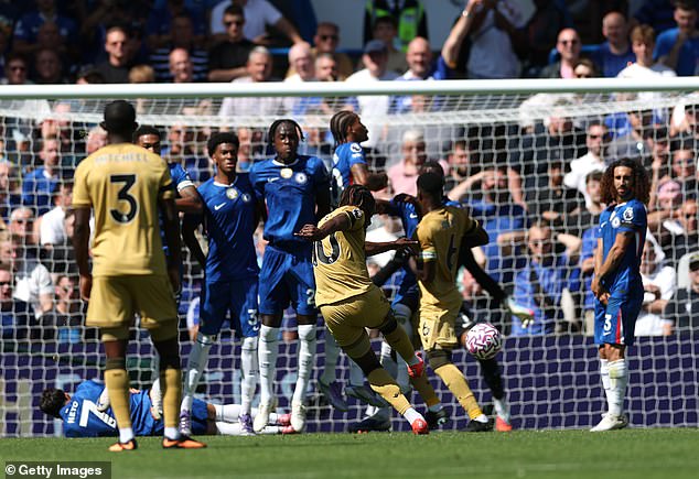 Eberechi Eze 's opening goal for Crystal Palace against Chelsea was disallowed in controversial fashion