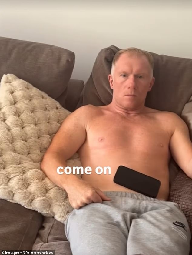 Manchester United legend Paul Scholes did not take kindly to his daughter's interruption