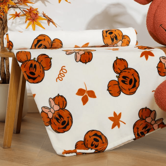 Minnie Mouse pumpkin-themed fleece blanket.