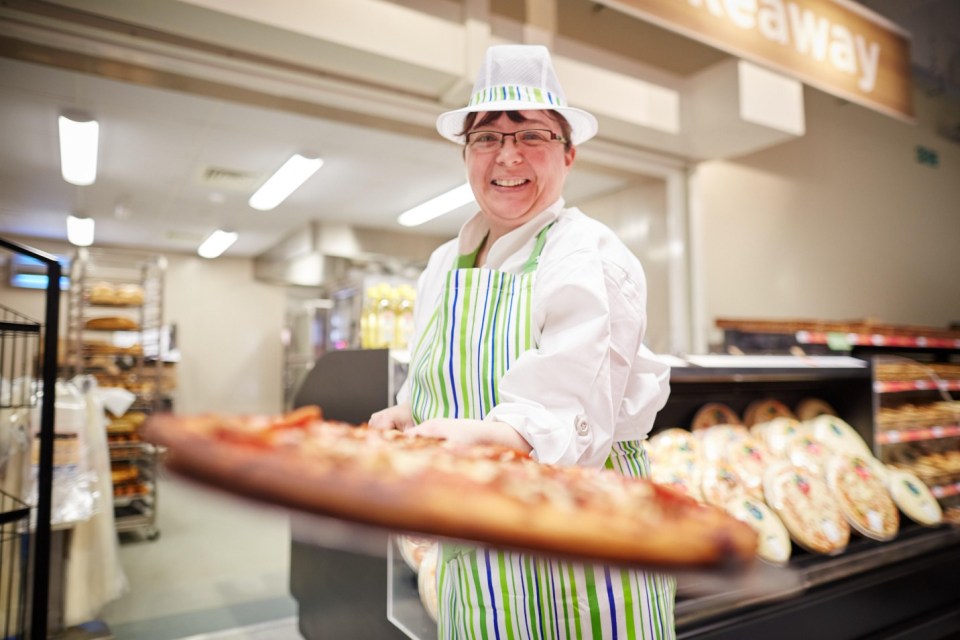 EK6RAC Asda Alsager near Stoke on staff making pizza instore