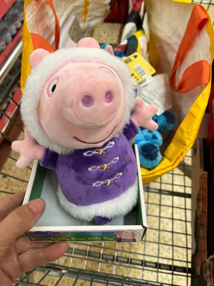 Peppa Pig Snow Days soft toy in a shopping cart.