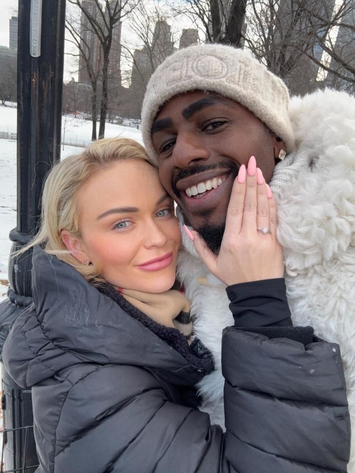 Ben Ofoedu proposing to Vanessa Lana Brown in Central Park.