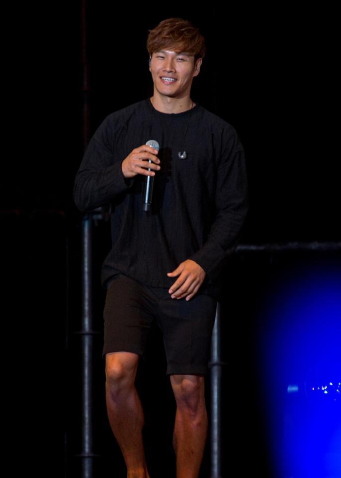 Kim Jong-kook at a fan meeting.