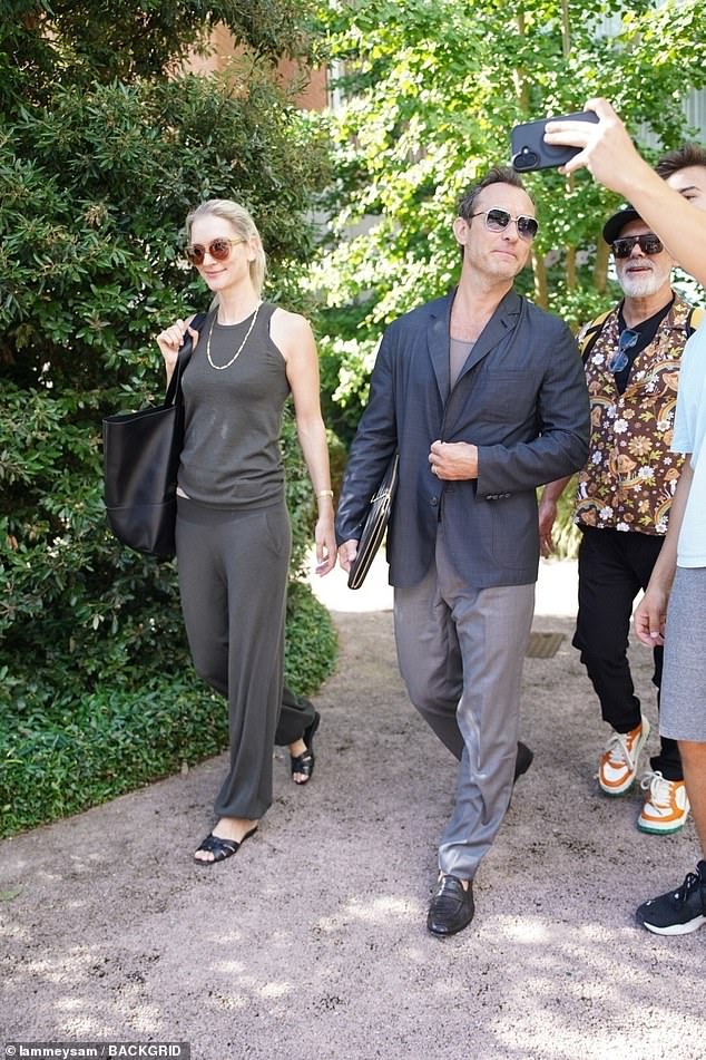 Meanwhile business psychologist Philippa rocked an effortlessly chic look in a grey co-ord featuring a sleeveless tank and smart trousers