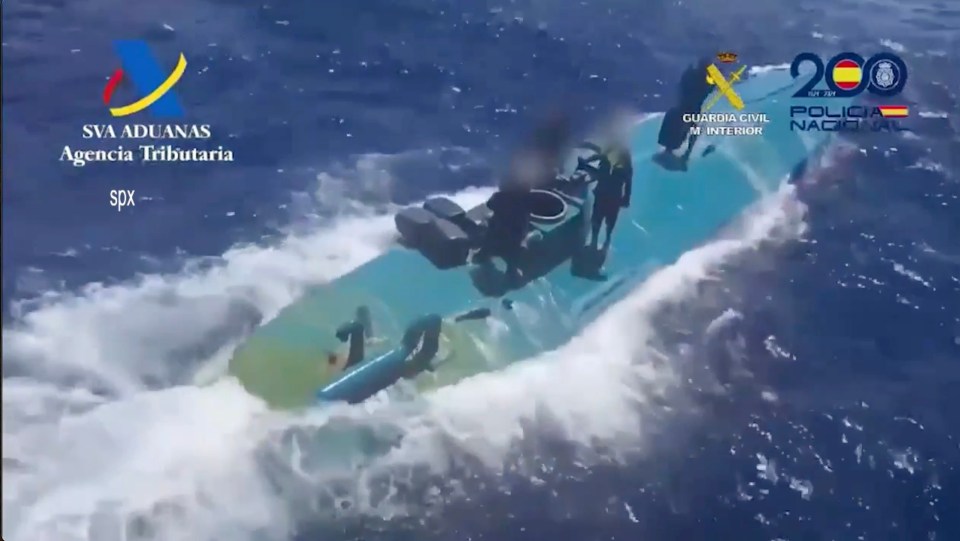 a picture of a boat that says sva aduanas agency tributaria