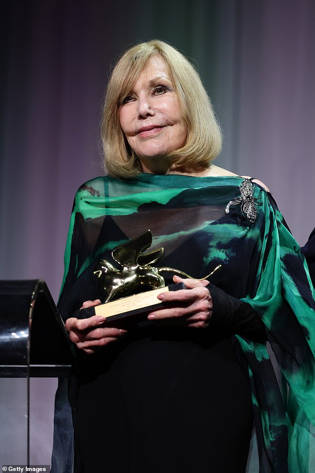 The actress, 92, channelled old Hollywood glamour as she stepped out in an emerald and black gown to accept the award