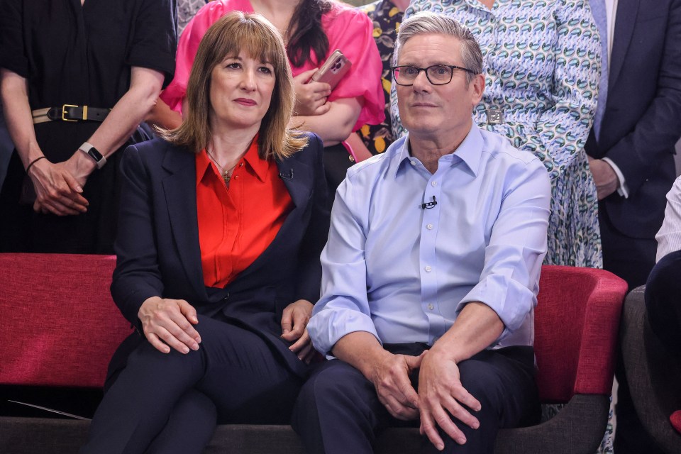 Rachel Reeves and Keir Starmer sitting together.