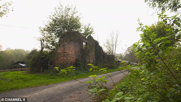 While resurrecting the old ruins is tough work, the pair are determined to repair the derelict fixtures, all of which would have back in the day been part of the farm and worked as shelter for the animals