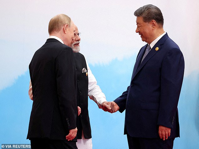 The three leaders were later seen laughing together in a huddle
