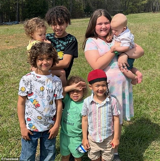 Seven children of their shared children, who are between the ages of 1 and 12 years old, were also injured in the crash and taken to the hospital for treatment