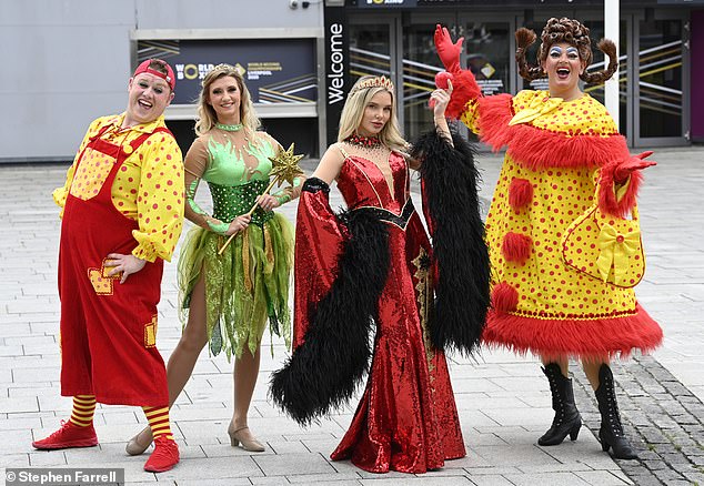 She joined her cast mates for a photo outside the arena ahead of their exciting shows coming up