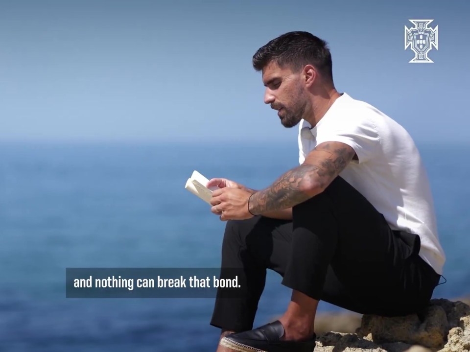 Ruben Neves reading by the ocean.