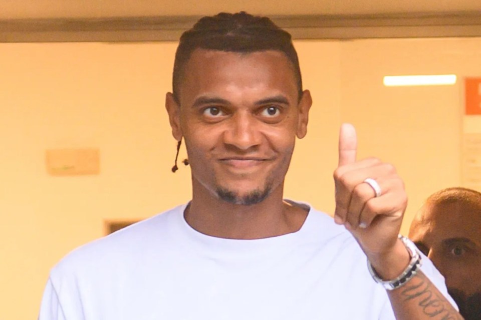Manuel Akanji giving a thumbs up.