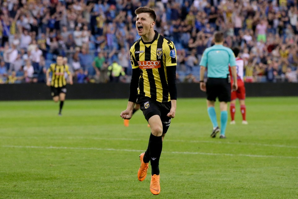 Mason Mount of Vitesse celebrating a goal.