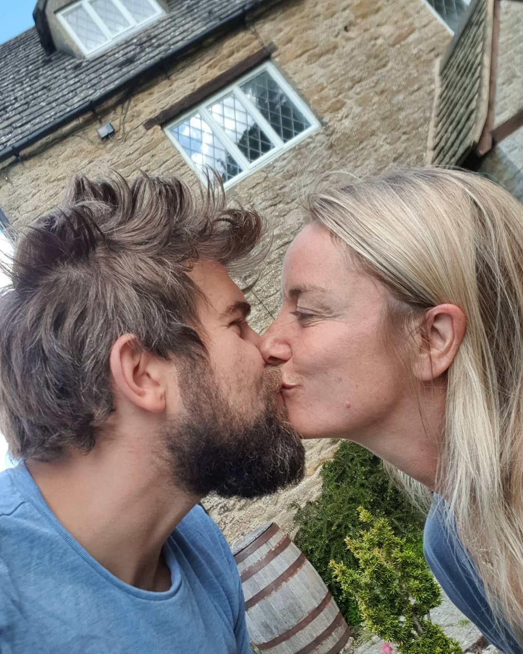 Tamzin Outhwaite and Tom Child kissing.