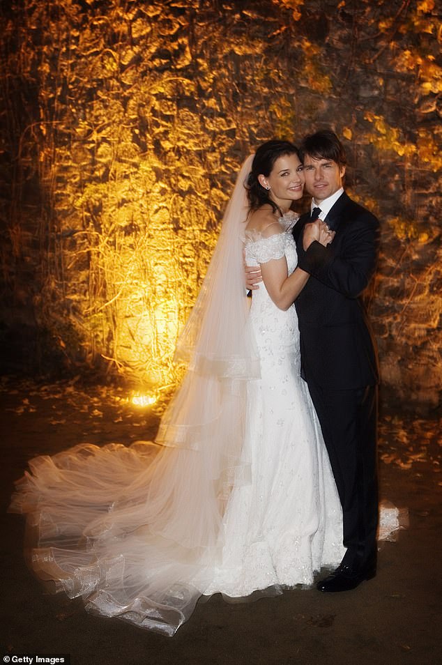 Tom Cruise and Katie Holmes pose together at Castello Odescalchi on their wedding day November 18, 2006 in Bracciano, near Rome, Italy