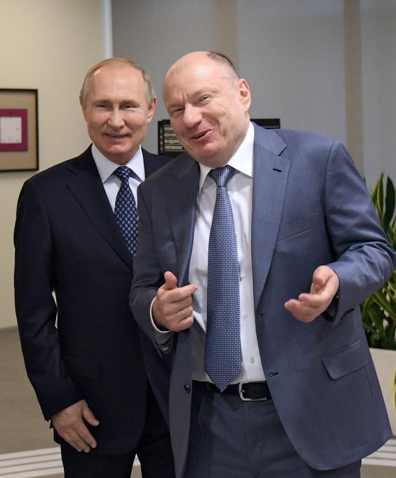Vladimir Putin and Vladimir Potanin at a meeting.